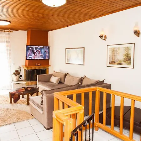 Filoxenia Maisonette Downtown Arachova! *